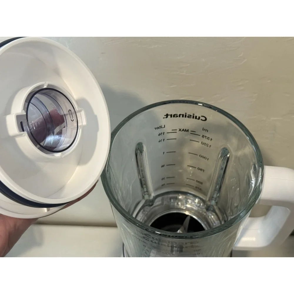 Cuisinart Hurricane Blender BL-200 48oz Glass Jar 800W White Countertop Mixer